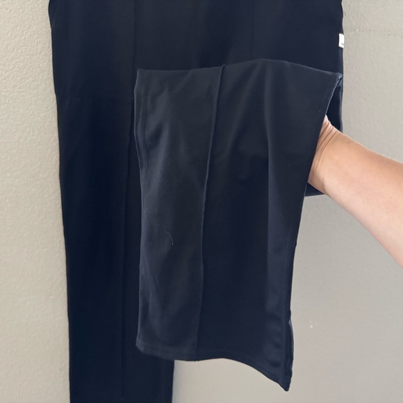 Vuori Halo Wide Leg Flare Pant Large Black Casual Athleisure Neutral Activewear - Picture 8 of 11